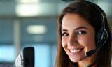 Agente supporto clienti presta assistenza